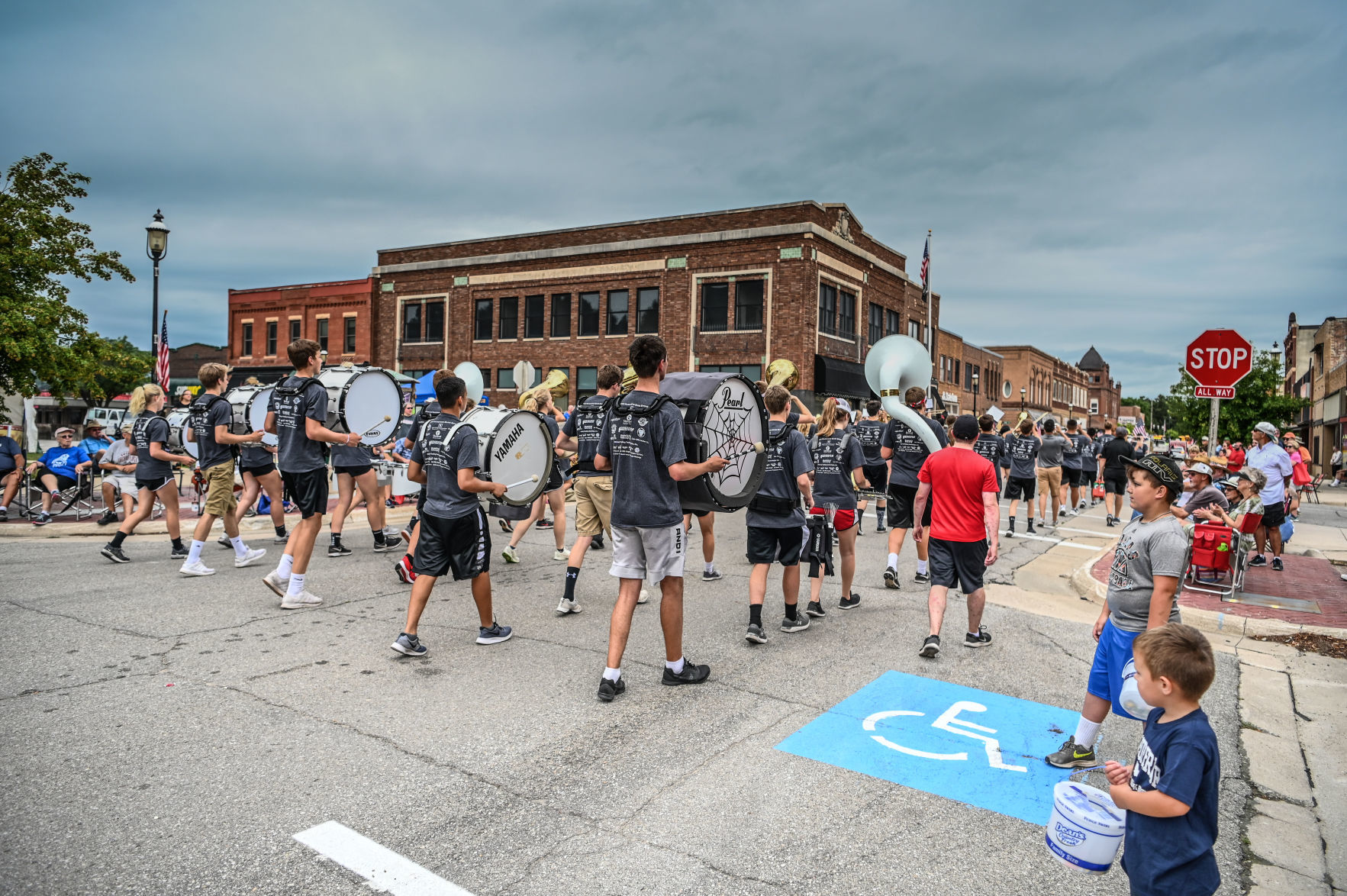 Parade 1